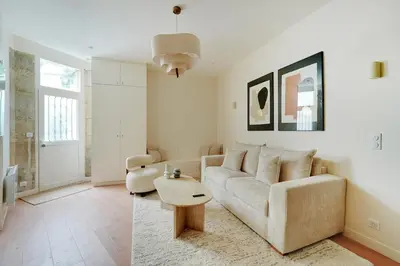 Coin salon dans l'établissement Appartement haut de gamme avec 2 salles de bains et climatisation au cœur du Marais