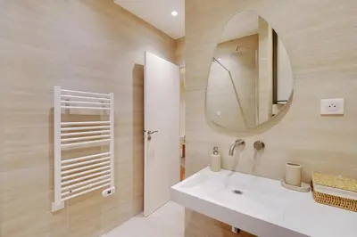 Salle de bains dans l'établissement Appartement haut de gamme avec 2 salles de bains et climatisation au cœur du Marais
