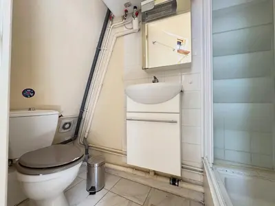 Salle de bains dans l'établissement Charming Studio in Central Paris Near the Seine N1-242