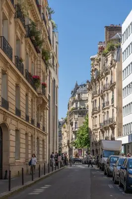 Vue générale sur Paris ou vue de la ville depuis l'appartement