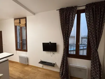 Télévision ou salle de divertissement dans l'établissement Panthéon studio