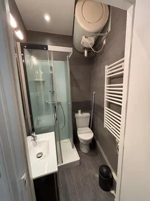 Salle de bains dans l'établissement Panthéon studio