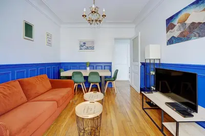 Télévision ou salle de divertissement dans l'établissement Elegant Apartment 1BR 4P – Paris 15 Montparnasse