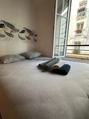 Un ou plusieurs lits dans un hébergement de l'établissement Studio Elysée Ponthieu
