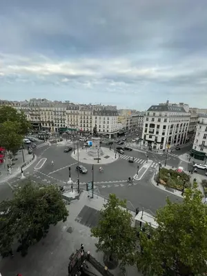 Vue générale sur Paris ou vue de la ville depuis l'appartement