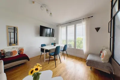 Télévision ou salle de divertissement dans l'établissement Apartment with Seine view - 9 people