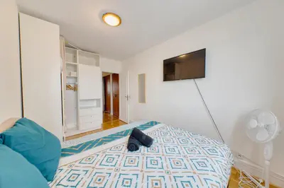 Télévision ou salle de divertissement dans l'établissement Apartment with Seine view - 9 people