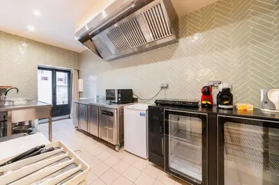 Cuisine ou kitchenette dans l'établissement Appartement Spacieux et atypique - Paris 13 - 4P