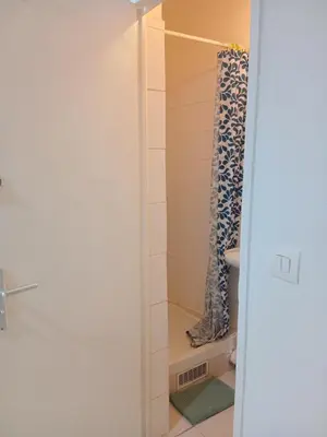 Salle de bains dans l'établissement TPSA20- ROOM Bis