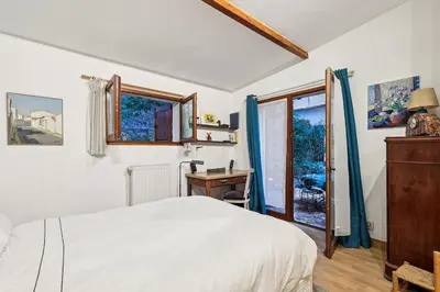 Un ou plusieurs lits dans un hébergement de l'établissement Unique Garden House - Heart of Paris