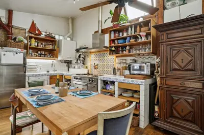 Cuisine ou kitchenette dans l'établissement Unique Garden House - Heart of Paris
