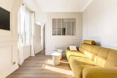 Coin salon dans l'établissement Luxury and comfort on Champs-Élysées