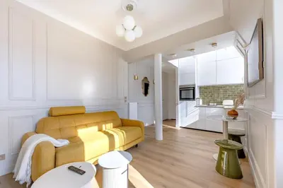 Cuisine ou kitchenette dans l'établissement Luxury and comfort on Champs-Élysées