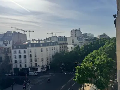 Vue générale sur Paris ou vue de la ville depuis le séjour chez l'habitant