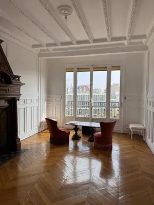 Coin salon dans l'établissement Raspail