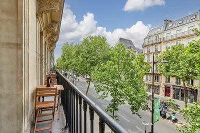 Balcon ou terrasse dans l'établissement Luxurious AC apartment Beaubourg Le Marais