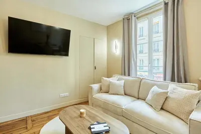 Télévision ou salle de divertissement dans l'établissement Charming 1 bedroom - Bastille Le Marais