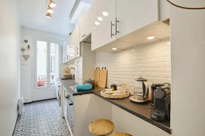 Cuisine ou kitchenette dans l'établissement Superb apartment Invalides Eiffel Tower
