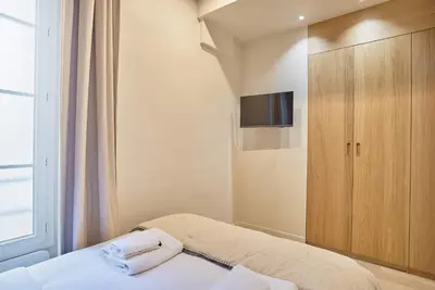 Un ou plusieurs lits dans un hébergement de l'établissement CHarming Apartment in the Center of Paris