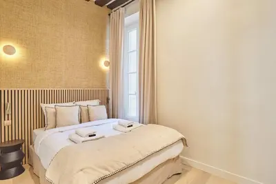 Un ou plusieurs lits dans un hébergement de l'établissement CHarming Apartment in the Center of Paris