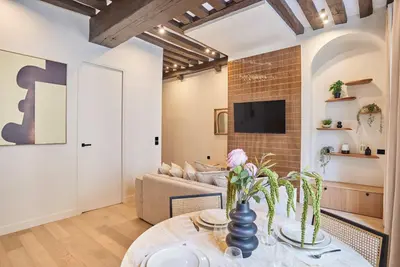 Télévision ou salle de divertissement dans l'établissement CHarming Apartment in the Center of Paris