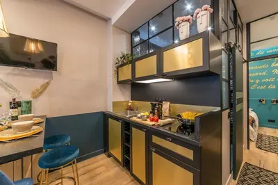 Cuisine ou kitchenette dans l'établissement Charming Flat 15 Minutes Montmartre-Sacre-Coeur -Champ Gauche-