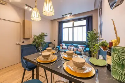 Coin salon dans l'établissement Charming Flat 15 Minutes Montmartre-Sacre-Coeur -Champ Gauche-