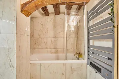 Salle de bains dans l'établissement Amazing apartment in Center of Paris