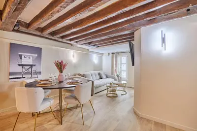 Coin salon dans l'établissement Amazing apartment in Center of Paris