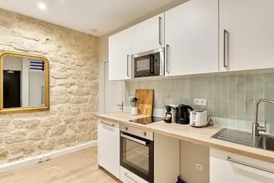 Cuisine ou kitchenette dans l'établissement Charming Apartment Center of Paris by Studio Prestige