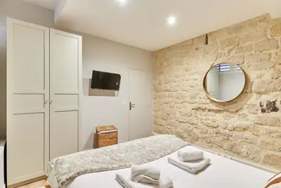 Un ou plusieurs lits dans un hébergement de l'établissement Charming Apartment Center of Paris by Studio Prestige