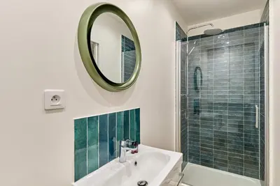 Salle de bains dans l'établissement Charming Apartment Center of Paris by Studio Prestige