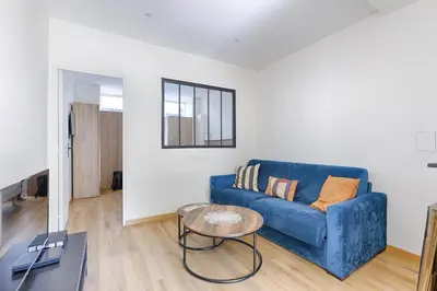 Coin salon dans l'établissement Appartement de charme au coeur des Batignolles