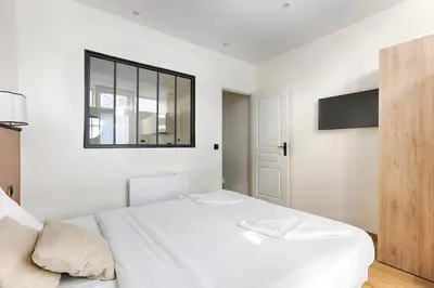 Un ou plusieurs lits dans un hébergement de l'établissement Appartement de charme au coeur des Batignolles