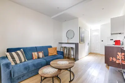 Cuisine ou kitchenette dans l'établissement Appartement de charme au coeur des Batignolles