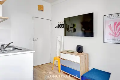 Télévision ou salle de divertissement dans l'établissement BM-Cocon citadin quartier du faubourg Saint Denis