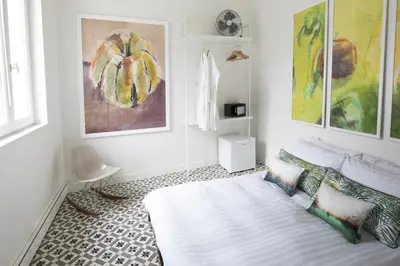 Un ou plusieurs lits dans un hébergement de l'établissement MONTMARTRE ROMANTIC, Bed & Breakfast - Paris