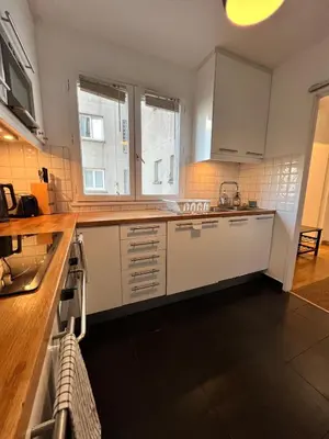 Cuisine ou kitchenette dans l'établissement Spacious 2BR Balcony and AC