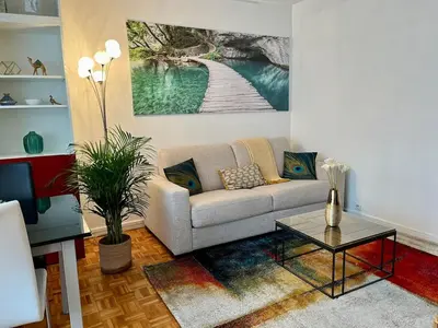 Coin salon dans l'établissement Spacious & Cozy 30 m2 Studio near Eiffel Tower