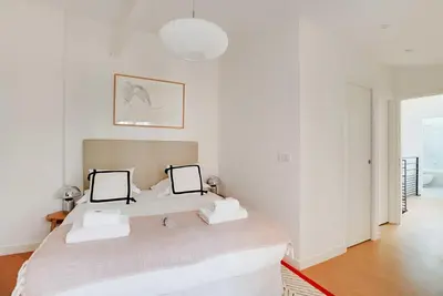 Un ou plusieurs lits dans un hébergement de l'établissement Spacious house 4BDR 7P - Boulogne Billancourt