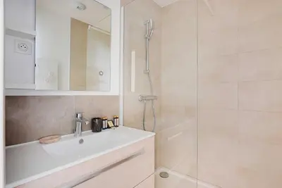 Salle de bains dans l'établissement Spacious house 4BDR 7P - Boulogne Billancourt