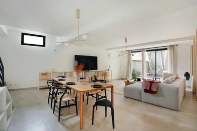 Coin salon dans l'établissement Spacious house 4BDR 7P - Boulogne Billancourt