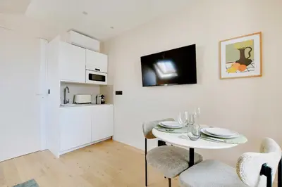 Cuisine ou kitchenette dans l'établissement Apt a c 1BR 2P - Saint-Lazare Les Champs Elysée