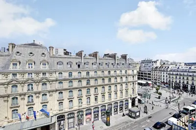 Vue générale sur Paris ou vue de la ville depuis l'appartement