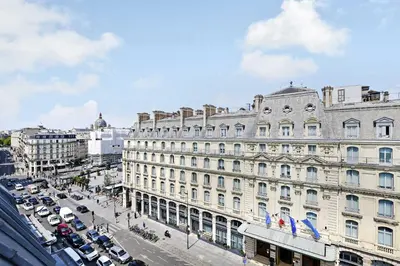 Vue générale sur Paris ou vue de la ville depuis l'appartement