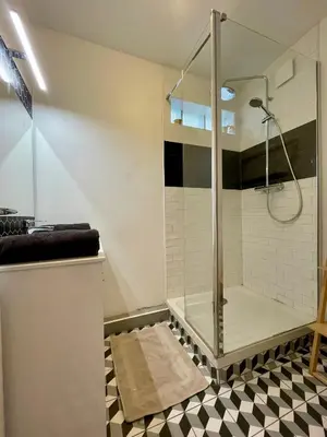 Salle de bains dans l'établissement Tour Eiffel Abbe Groult Lecourbe