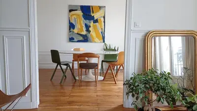 Coin salon dans l'établissement Appartement haussmannien canal Saint Martin