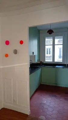 Cuisine ou kitchenette dans l'établissement Appartement haussmannien canal Saint Martin