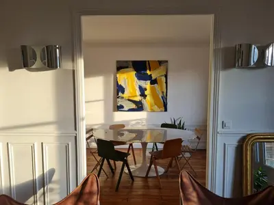 Coin salon dans l'établissement Appartement haussmannien canal Saint Martin