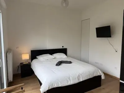Un ou plusieurs lits dans un hébergement de l'établissement Studio, private garden in Malakoff